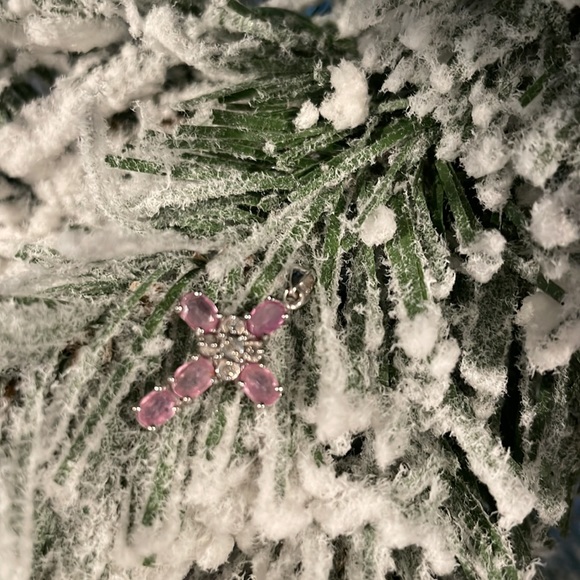 Pink sapphire cross with five diamonds in the middle - Picture 12 of 14